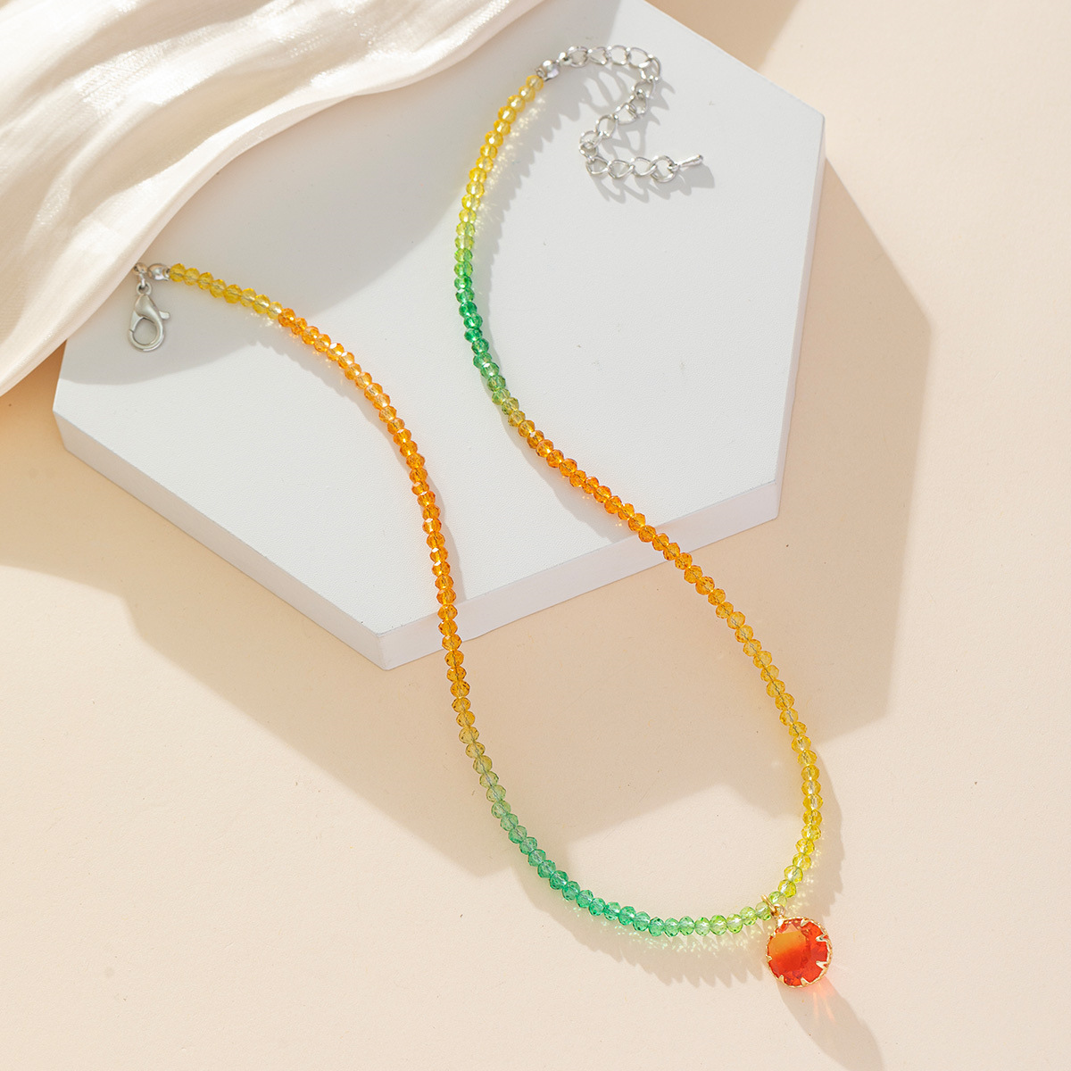 This light luxury and high-end colored crystal zircon beaded necklace is sweet and fresh for women. Wholesale collarbone chain with a versatile design Specification image