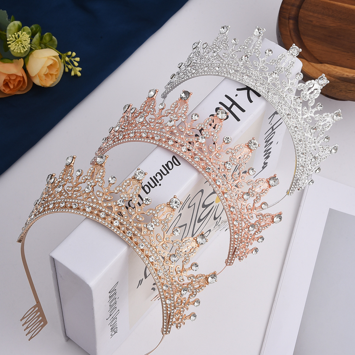 The bride's high-end crown headwear, full diamond large crown headwear, headband, Western-style bride wedding crown water diamond hair accessory details Picture