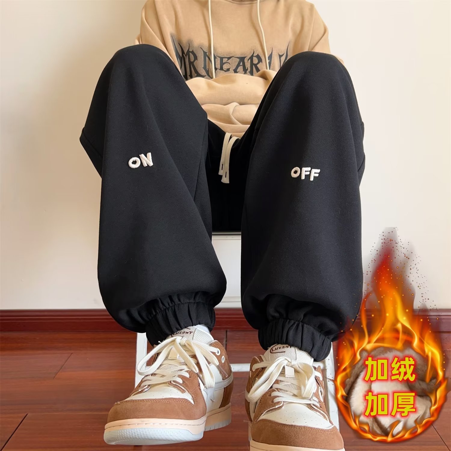 Shan Shao Clothing's fleece sweatpants for men, a new style of loose Hong Kong style for autumn and winter, are fashionable and trendy. Embroidered tight-fitting casual pants details Picture