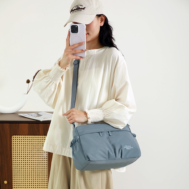 Nylon fabric women's crossbody bag, water-resistant crossbody bag, lightweight single-shoulder multi-layer crossbody bag Specification image