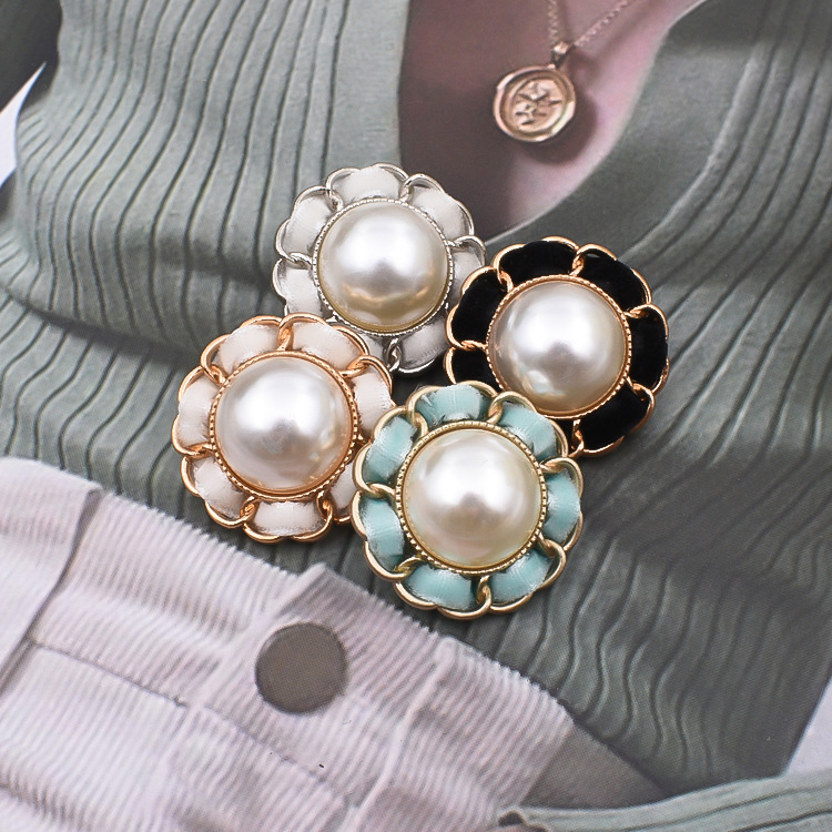 小香风名媛珍珠金属纽扣绒布女士花型针织开衫装饰扣毛衣呢大衣扣细节图