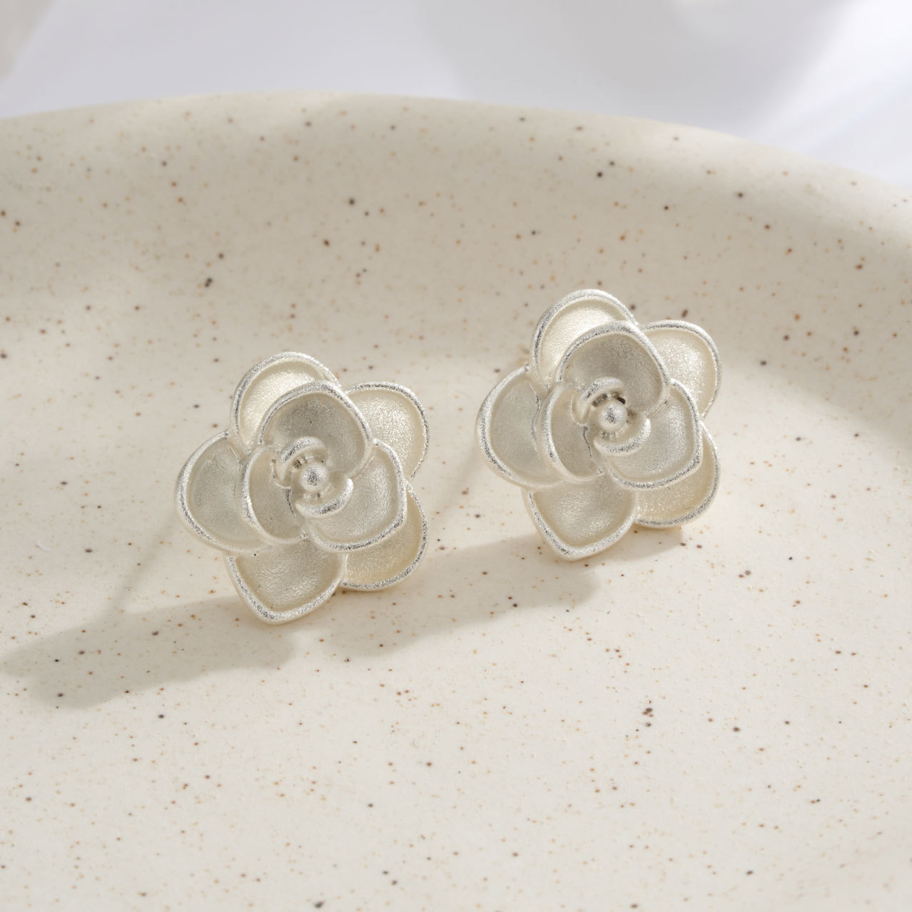 A new type of rare and versatile three-dimensional flower ear stud copper alloy sandblasted s925 silver needle light luxury high-end earrings Application Scenario