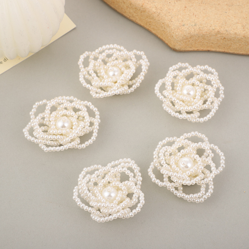 Handmade pearl flower simple three-dimensional flower hair accessories, DIY materials, shoes, hats, decorations, corsages, clothing accessories Application Scenario