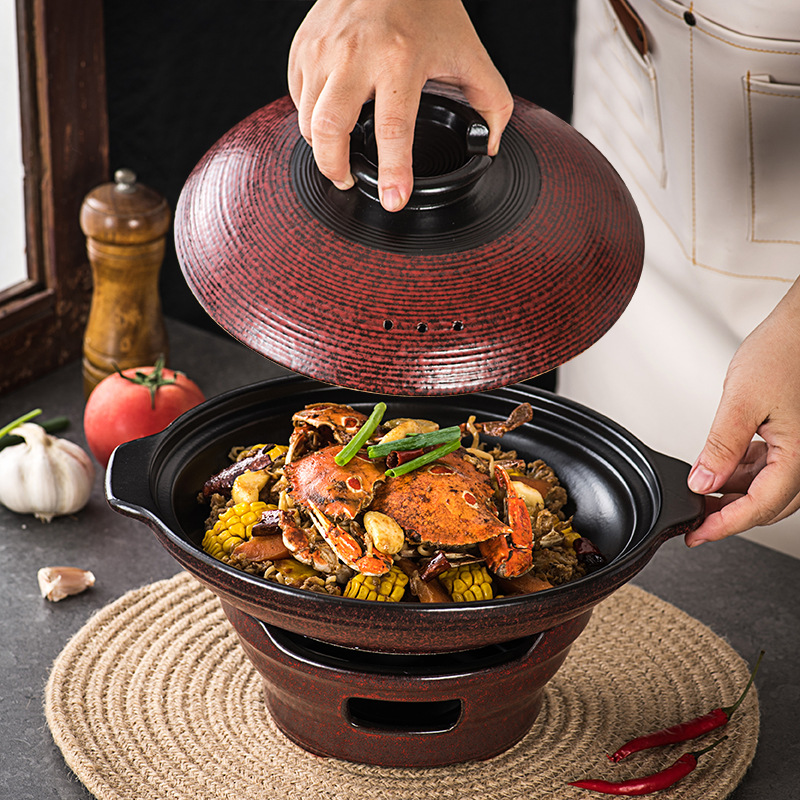 The high-temperature resistant shallow-mouthed clay pot with kiln transformation red is suitable for household use and does not crack when dry-heated. It is a special ceramic dry pot for gas stoves and commercial use Application Scenario