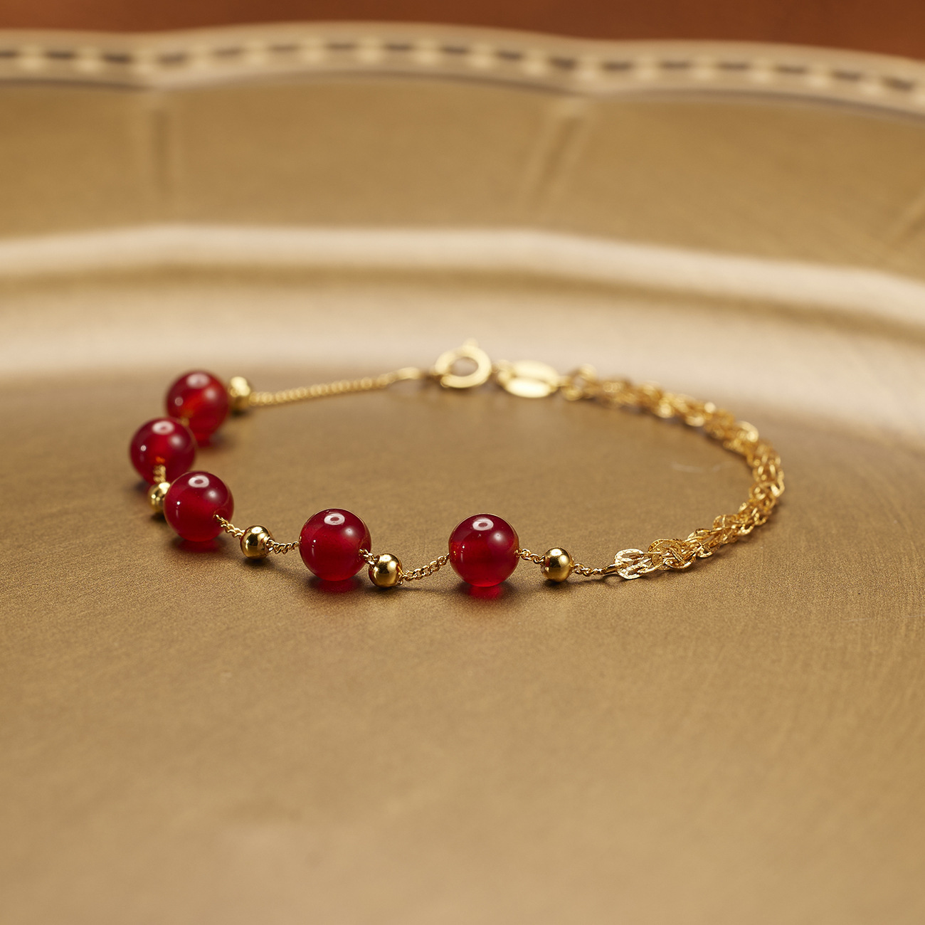New Chinese-style bracelet, national trend phoenix tail chain, red and white agate patchwork, super fairy-like high appearance level bracelet, jewelry gift Application Scenario