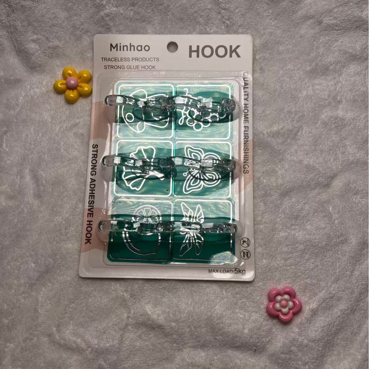 Square gilded film coat hook, large card, kitchen door pasting, hanging hook, wardrobe hanging hook Application Scenario