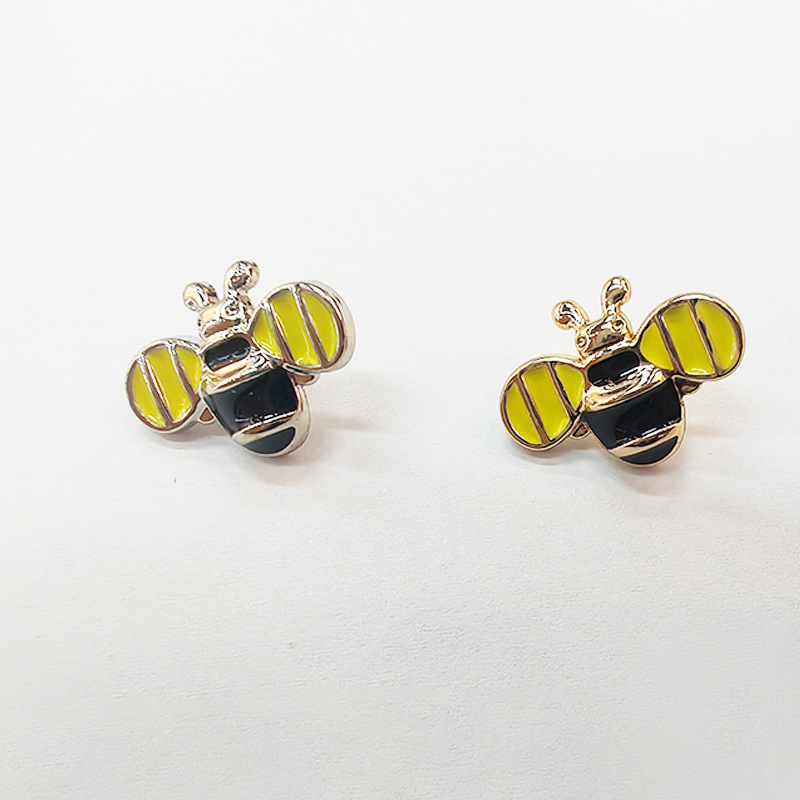 跨境货源服装饰品徽章 卡套动物蜜蜂合金胸针包包装饰胸花潮批发