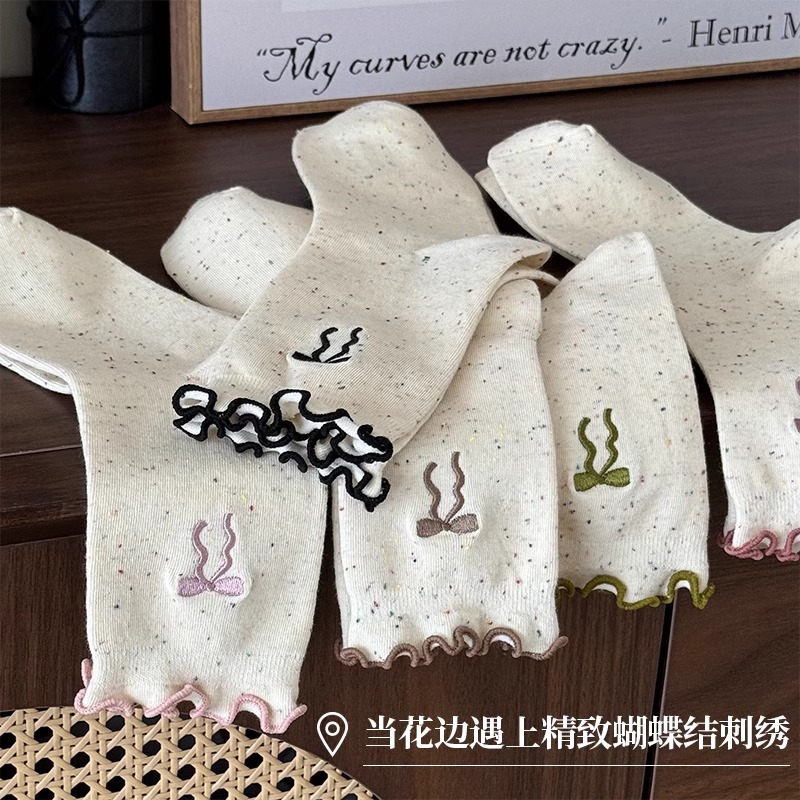 Bow socks, girls' pile socks, Japanese-style cute black ear-trimmed mid-calf socks, postpartum socks, lace long socks, autumn Application Scenario