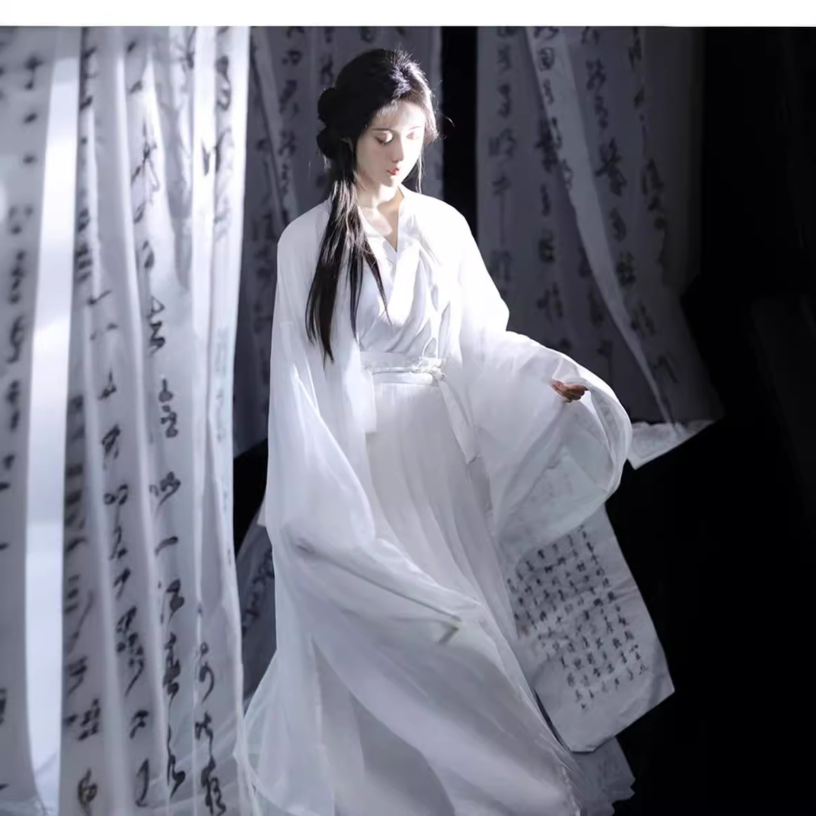 National trend Wei and Jin Dynasty Hanfu ancient costume for women, Jin style cross-collar, Chinese style, wide-sleeved, elegant and stunning dress, classical dance performance costume, Spring and autumn