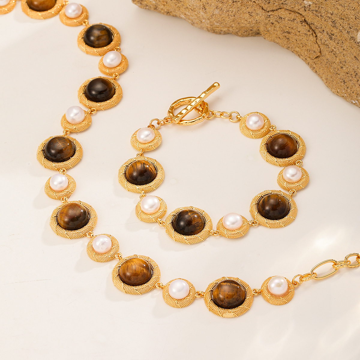 Nasha Cross-border Exclusive Maillard color series freshwater pearl tiger's eye stone necklace and earring Set Autumn and Winter jewelry set Application Scenario