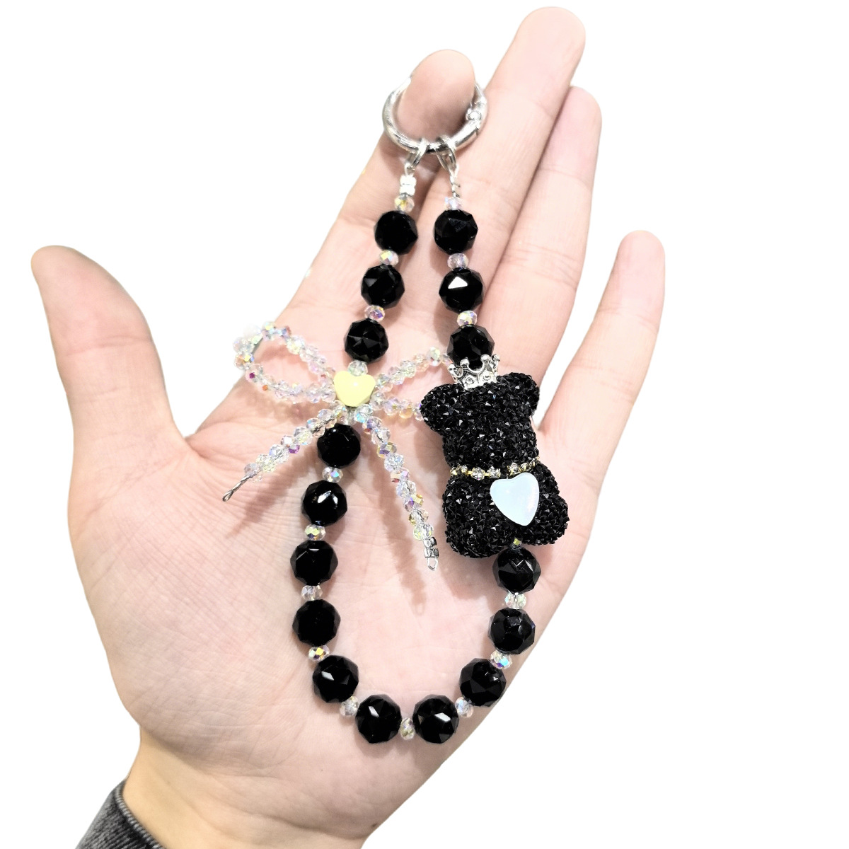 High-end crystal beaded mobile phone chain, diamond-encrusted bear pendant, women's wrist strap keychain, fashionable and popular pendant Application Scenario