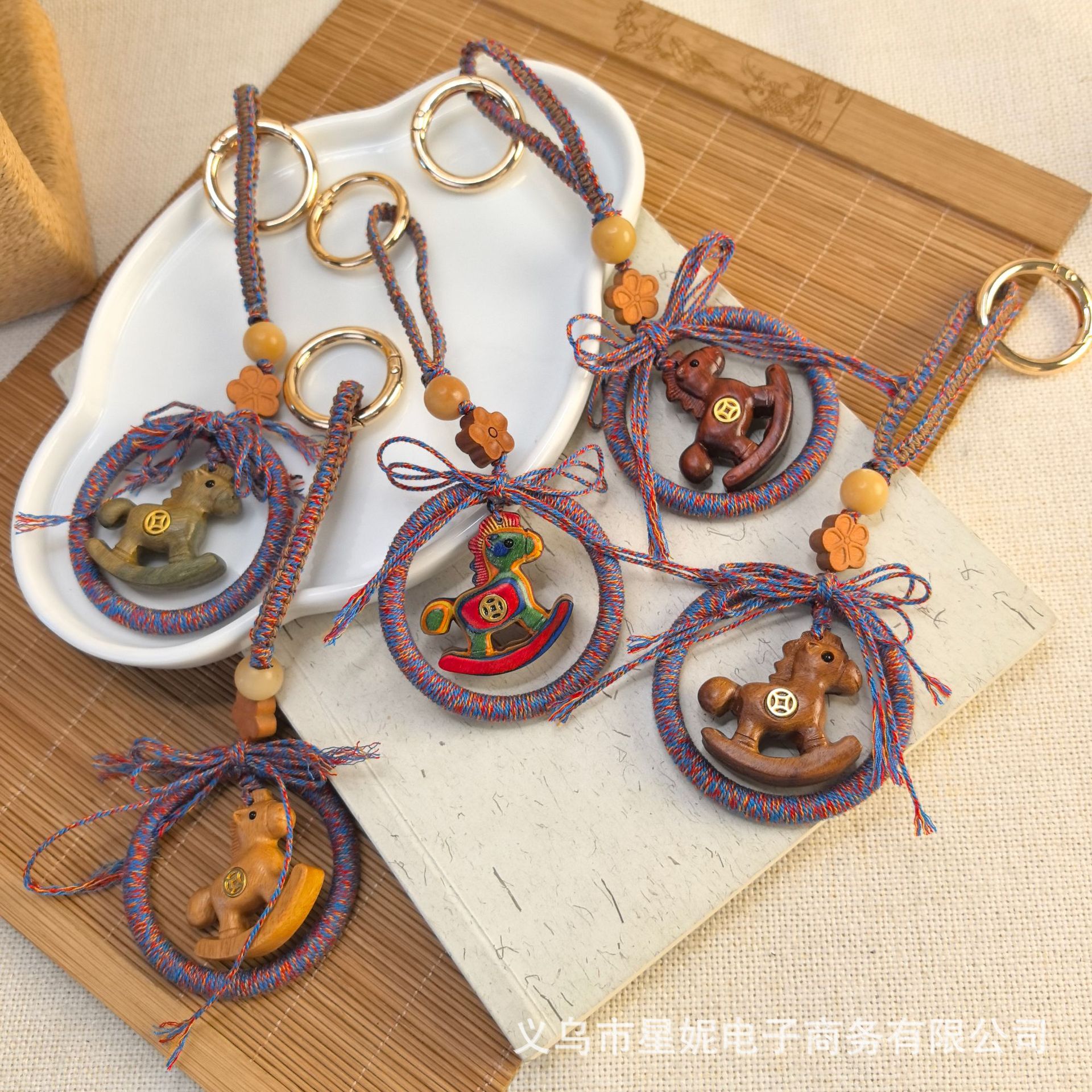 爆款实木彩虹摇摇马马上有财旋转木马本命年创意包挂饰手机挂件钥匙扣批发