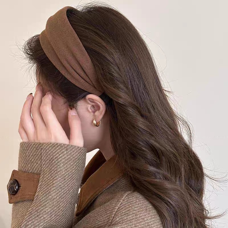 2025 New daily wear wide-edge hair bundles, hair bands, women's high hair pressure, grey hair bands on the top of the head, hair clips, travel headbands Specification image