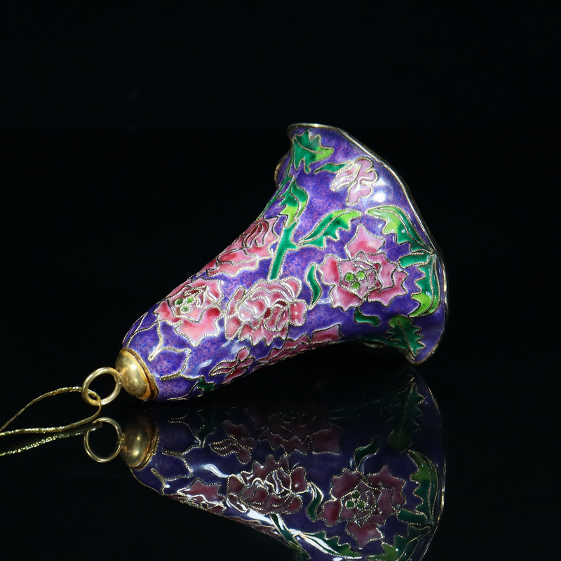 Beijing Cloisonne vintage cultural collectible pendant, copper body, cloisonne enamel, filigree, silver blue, 4-inch Christmas octagonal bell Specification image