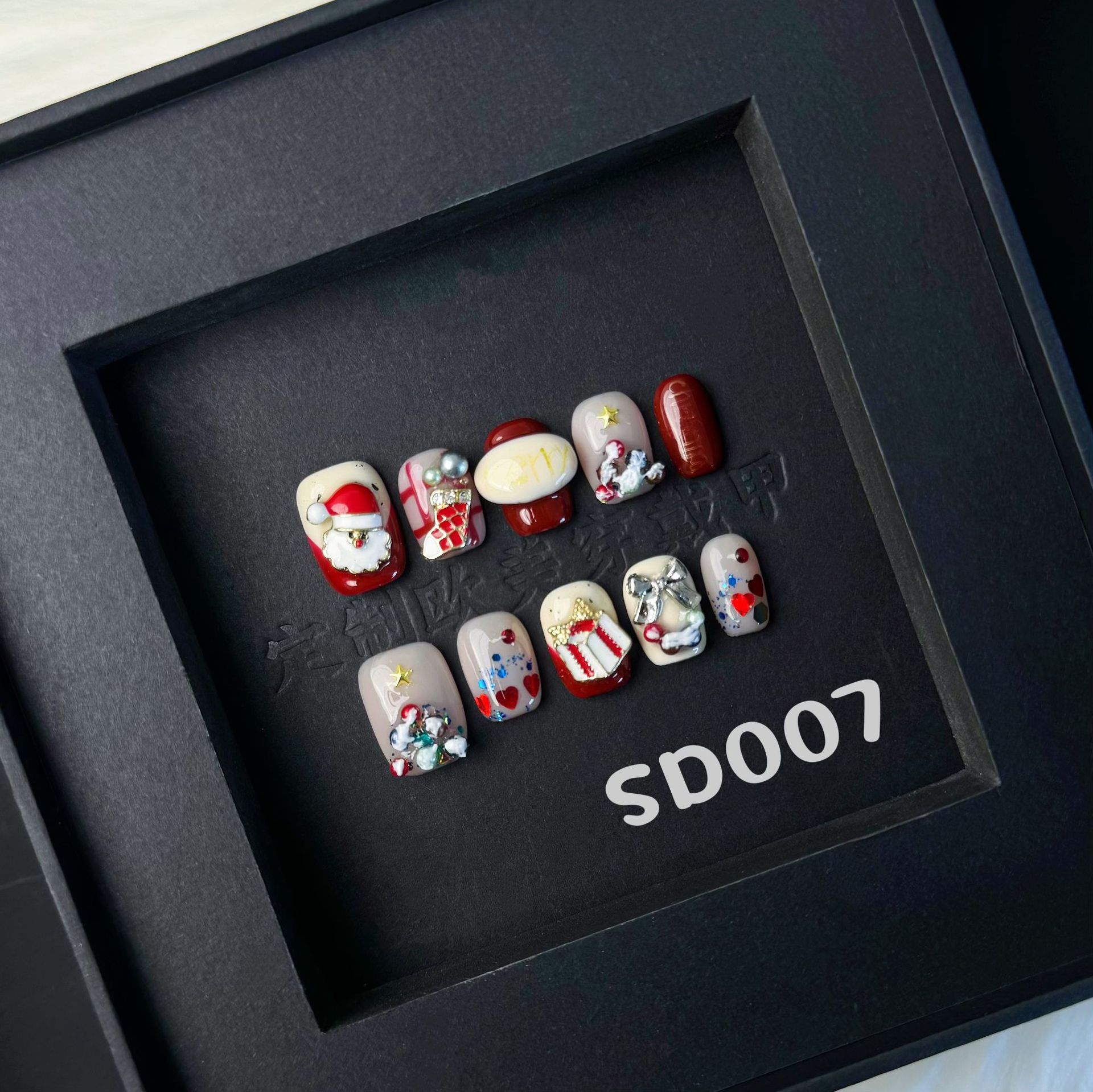 Handcrafted Christmas style cross-border wearable nail patches from Europe and America, with a high-end feel. Hand-painted autumn and winter handcrafted nail patches details Picture