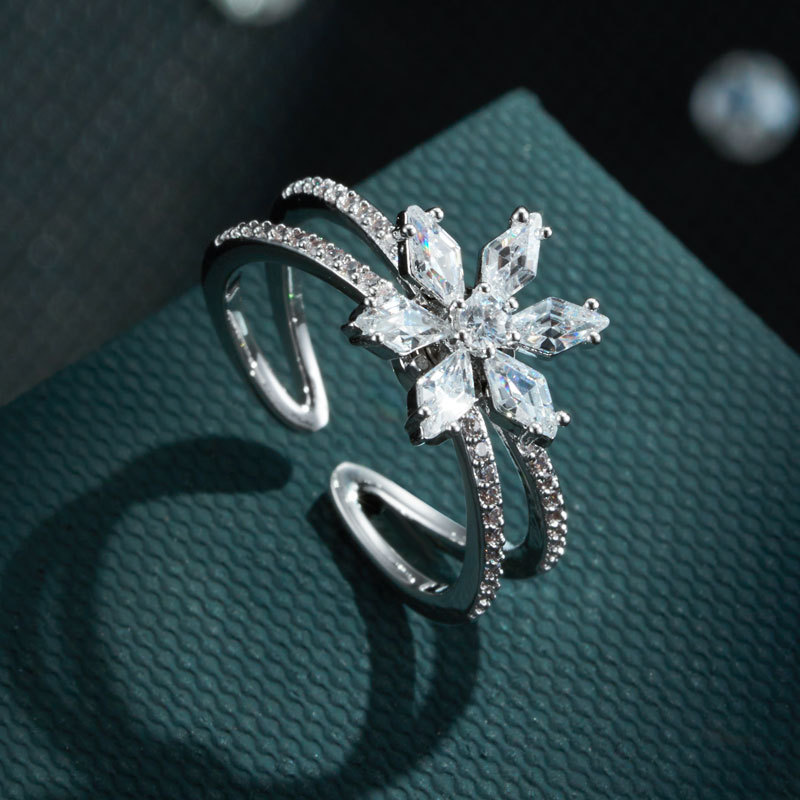 A light luxury and high-end star-shaped flower cluster open ring, a copper alloy set with zircon, adjustable index finger ring, exquisite ring ring