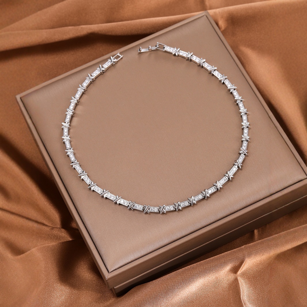 Natural stone pearl silver jewelry necklace, pure silver necklace, fresh and elegant design sense details Picture