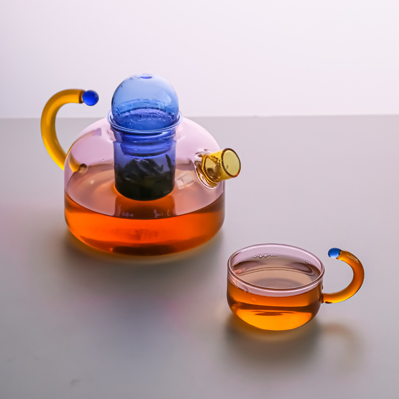 Dopamine color-blocking creative water bottle, thickened household glass teapot, heat-resistant Application Scenario