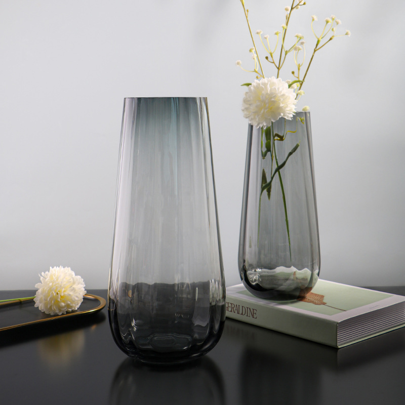 The creative, simple and large glass vase with a high aesthetic level is a living room decoration. The Ins-style vase and flower arrangement exude an extremely high-end feel details Picture