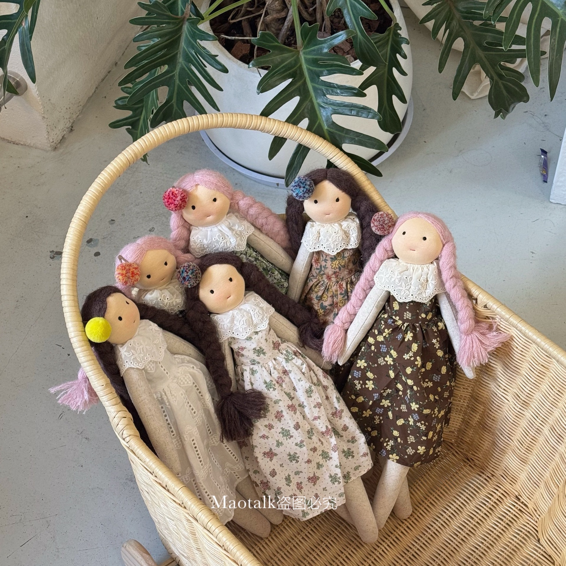 韩系手工布艺碎花裙娃娃玩偶可爱麻花辫女孩大号公仔陪伴玩偶装饰细节图