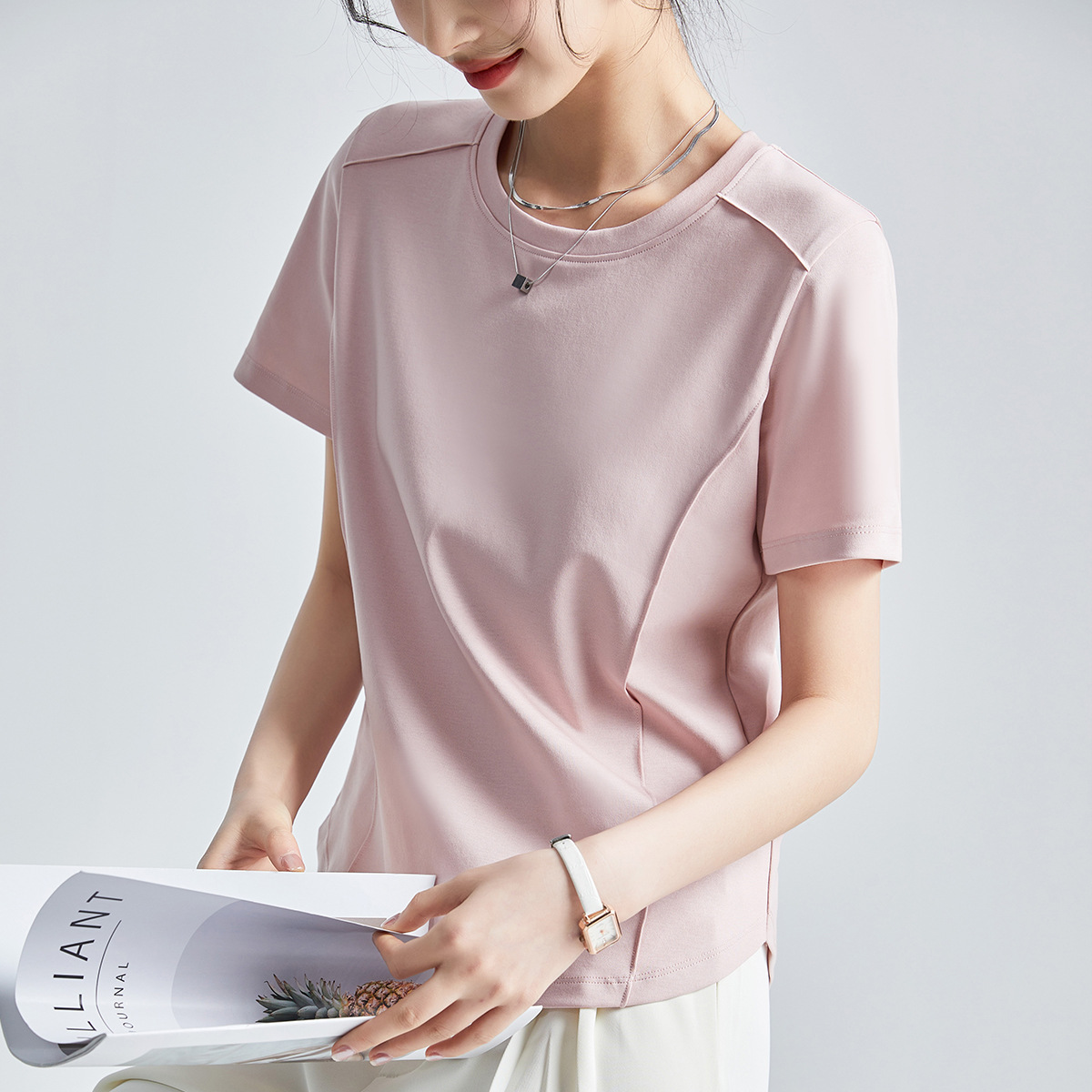 The same style of white short-sleeved off-the-shoulder T-shirt for women in the mall, 25 summer mercerized cotton round-neck base layer T-shirt, half-sleeved Application Scenario