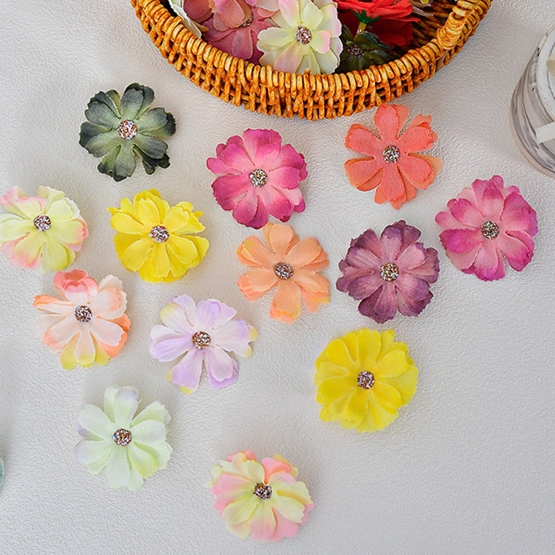 Small daisies, small chrysanthemum flower heads, DIY handcrafted artificial flowers, fake flowers, retro hair accessories, flower hairpins, clothing, photography, decorative flowers