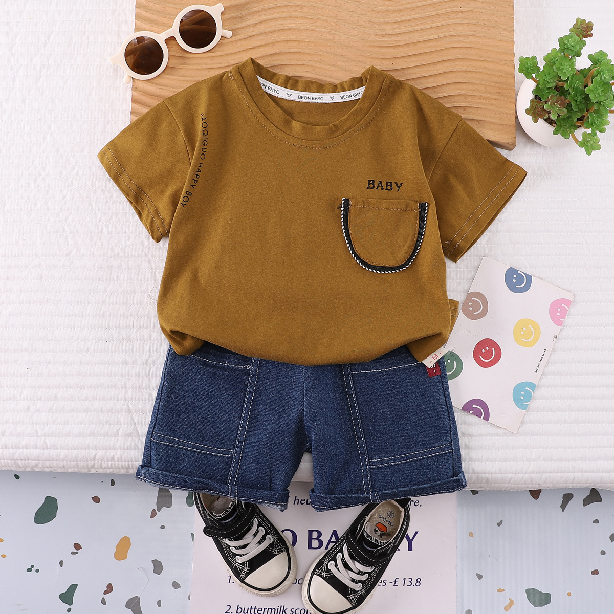 Cross-border exclusive children's summer set, new short-sleeved T-shirt and jeans two-piece set for boys and babies, wholesale for export Specification image