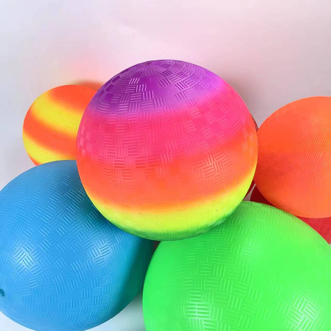 儿童玩具皮球pvc玩具皮球5寸6寸8.5寸克彩虹球操场球产品图