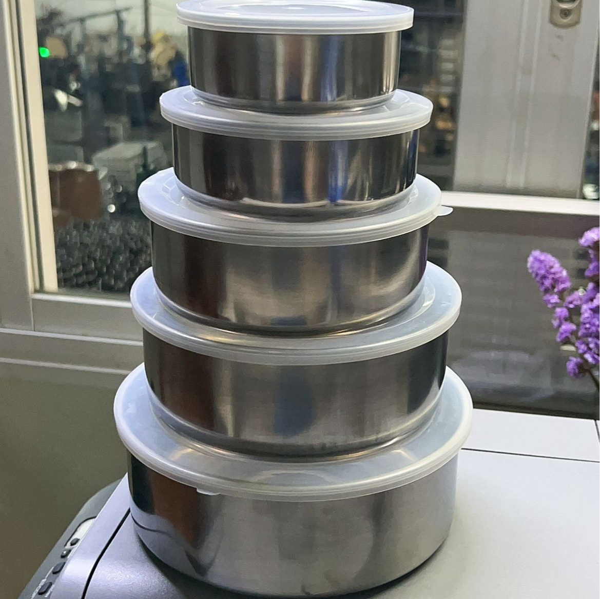 Manufacturer wholesale stainless steel food storage box five-piece set, round sealed refrigerator storage box, household covered snack box details Picture