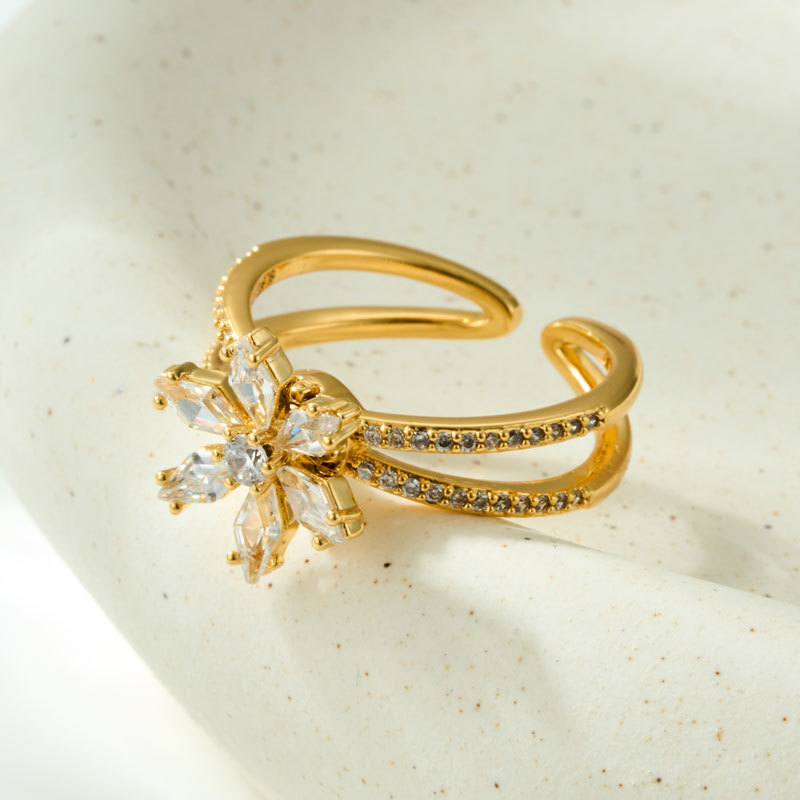 A light luxury and high-end star-shaped flower cluster open ring, a copper alloy set with zircon, adjustable index finger ring, exquisite ring ring Application Scenario