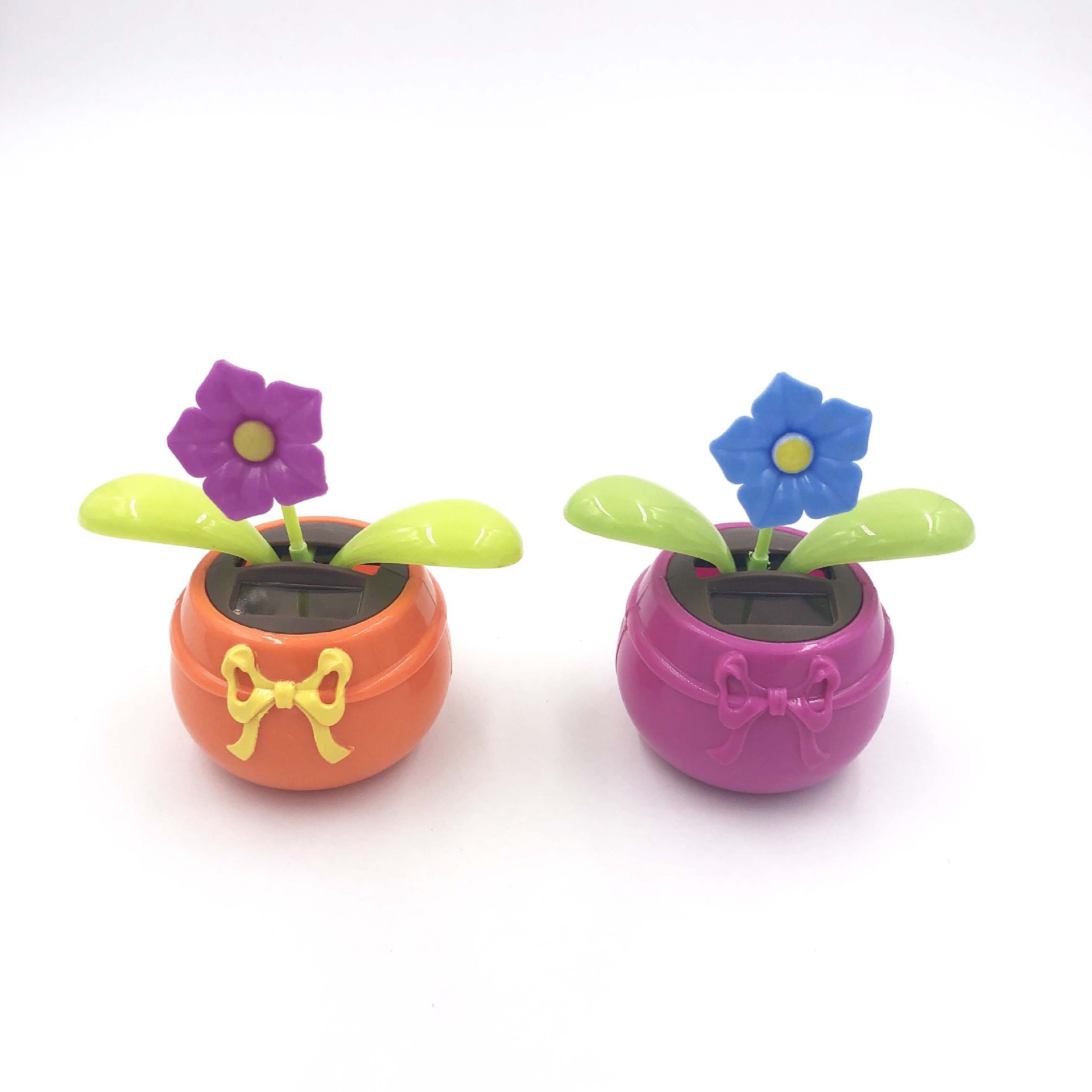 Solar-powered car ornaments, car sunflowers, automatic oscillating apple blossoms, creative car decorations