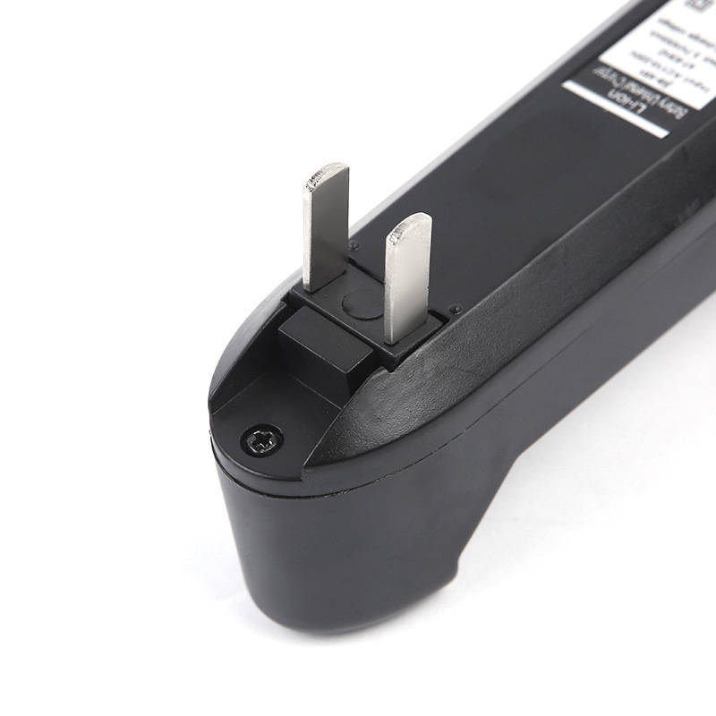 多功能3.7-4.2V智能186501450016340万能锂电池强光手电充电器产品图