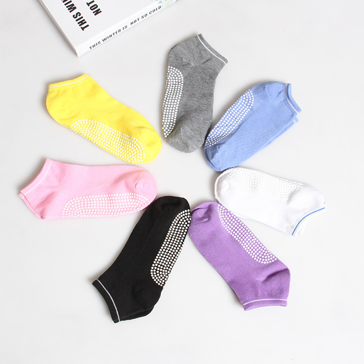 Factory wholesale yoga socks, glue-coated candy-colored sports anti-slip socks, floor and boat socks, early education trampoline socks in stock Application Scenario