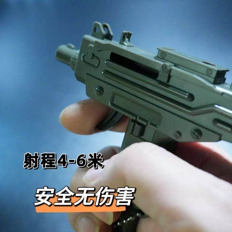 Mini pendant gun uzi keychain Men's Peace Elite Battle royale Gun peripheral metal pendant toy small gun Application Scenario