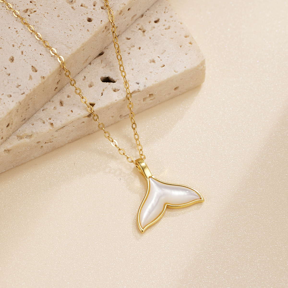 In 2025, a new fishtail necklace is a light luxury and niche accessory for women. I'll have you for the rest of my life. A collarbone chain is a birthday gift for my girlfriend Application Scenario
