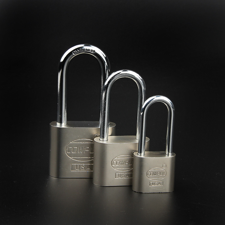 The manufacturer wholesals square blade arc-shaped white steel padlocks. The long beam is 30MM open and the short beam is made of stainless steel with chrome plating treatment Specification image