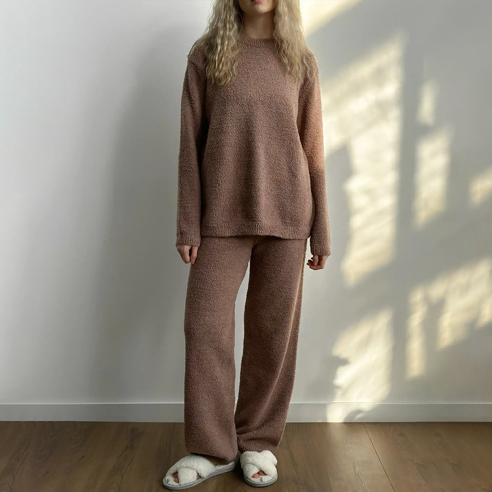 Cross-border round-neck solid color long-sleeved and long pants pajama set, European and American 2025 winter new half-fleece warm home wear Application Scenario
