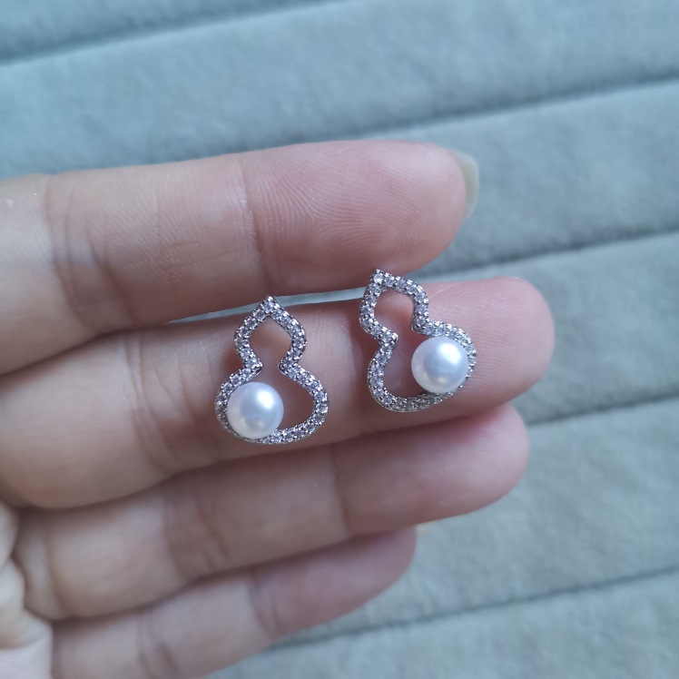 Silver needle Zircon pearl gourd stud earrings for women, light luxury, high-end, unique style, niche earrings and earrings 2025 New style