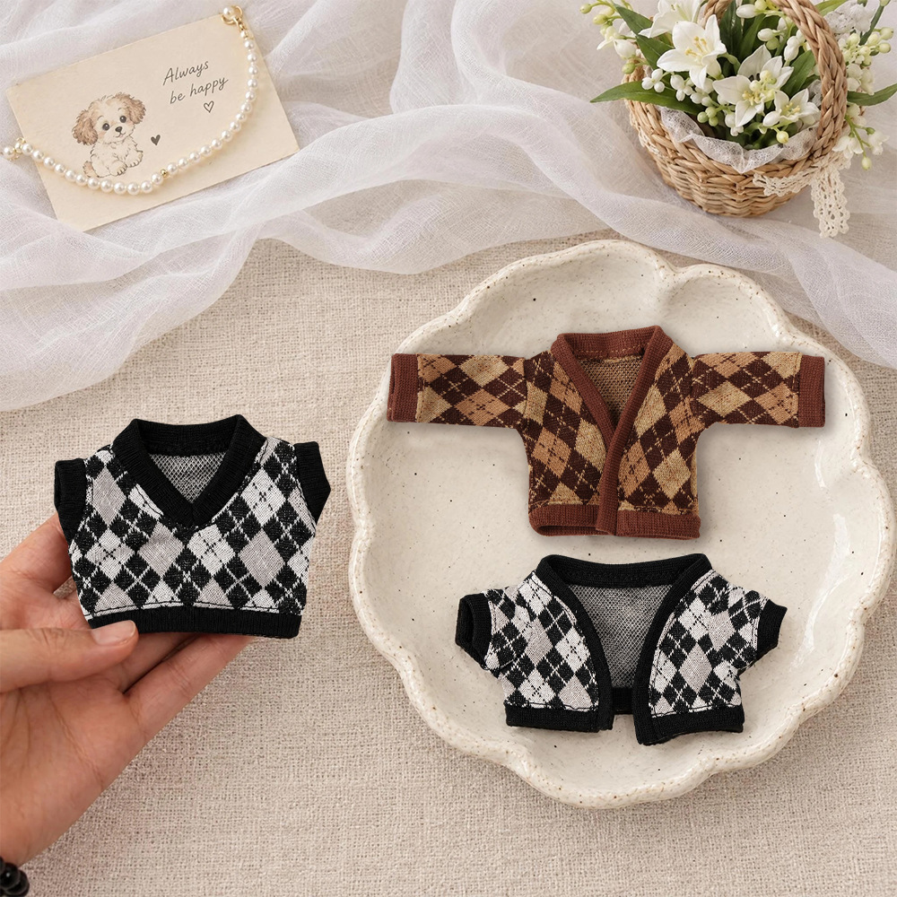 A variety of new baby clothes with diamond-patterned knitted vests and cardigans are available for selection and matching. They are in stock and available for wholesale at the factory of Sister Ga Zi details Picture