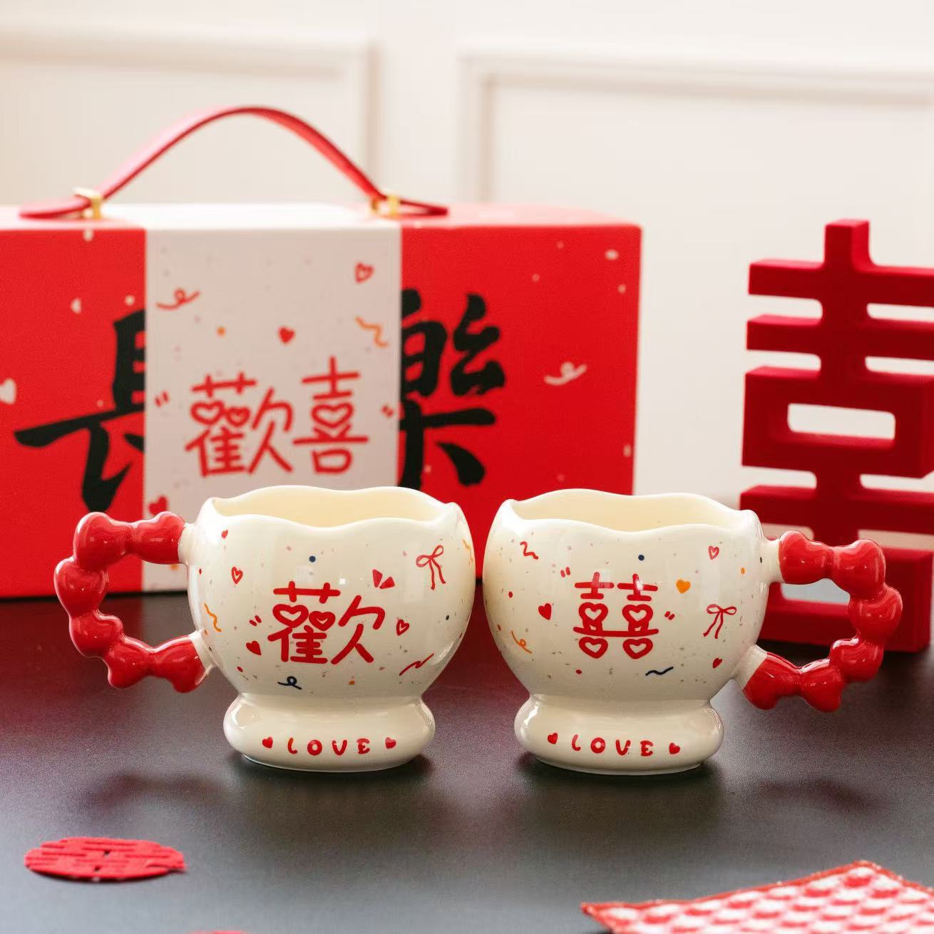 Festive and heartwarming ceramic cups with high appearance standards, couple mugs with spoons, exquisite pairs of cups, wedding gifts for newlyweds details Picture