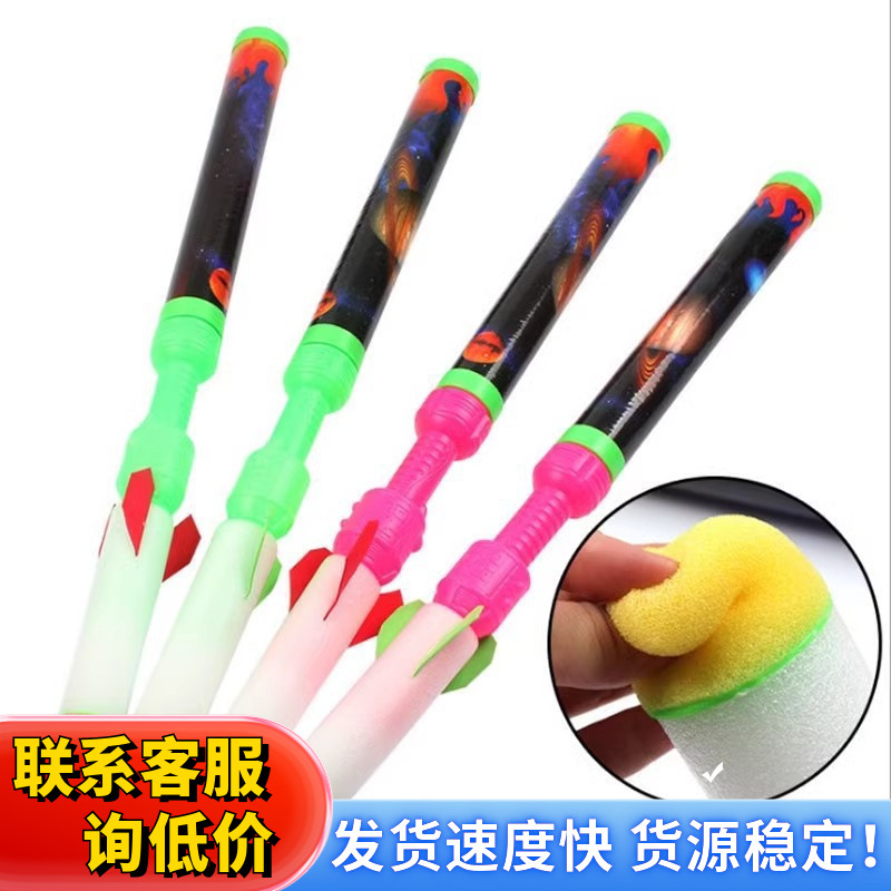 On Children's Day, small gifts such as flashing pneumatic rocket launchers are available at the street stall square, and large-sized flying toys are set up