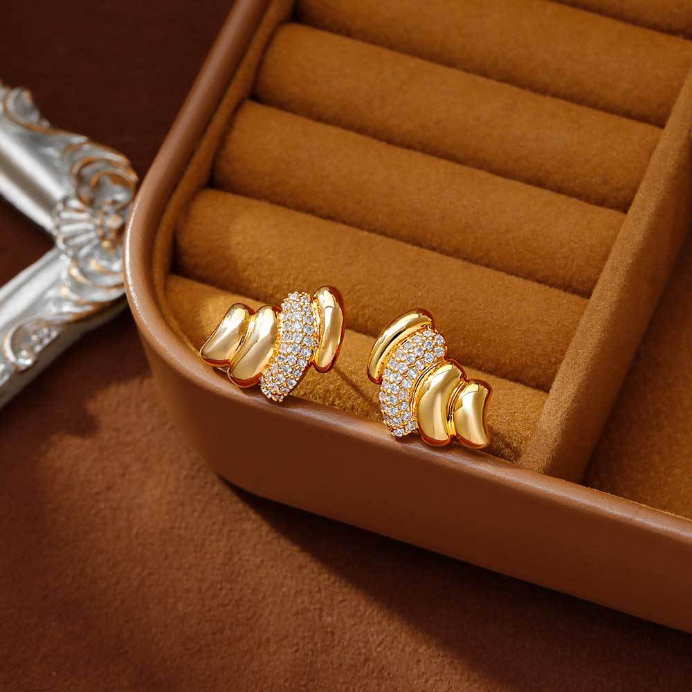 Hyacinth original design, fashionable and light luxury, diamond-encrusted geometric stud earrings, trendy and individual, metal high-end earrings and earrings for women