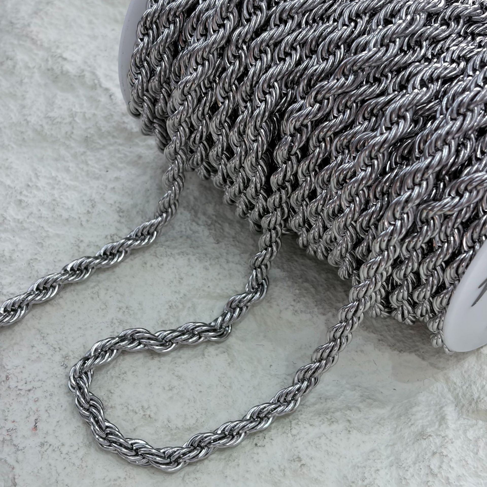 Cross-border retro twisted rope woven bracelet, European and American small multi-layer winding adjustable bracelet, handmade twisted rope decoration