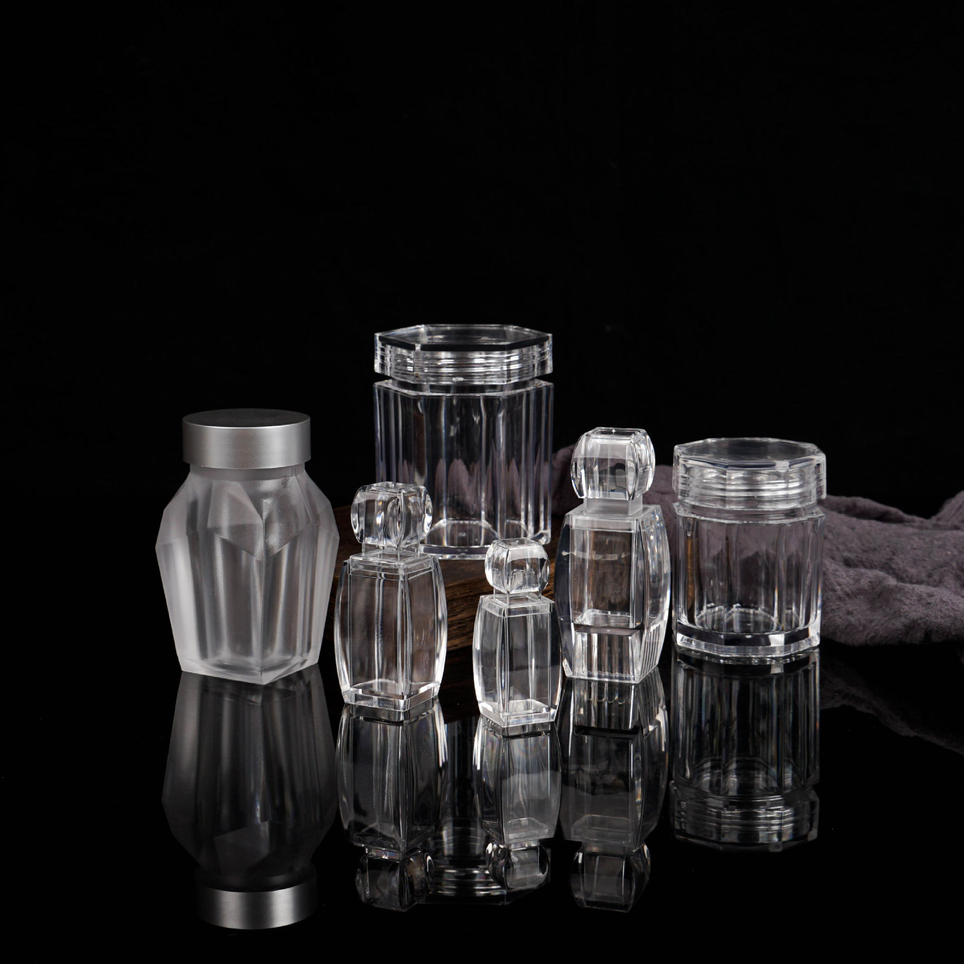Wholesale of acrylic sealed cans, saffron capsules, American ginseng transparent health care bottles, dendrobium and maple leaf packaging empty bottles details Picture