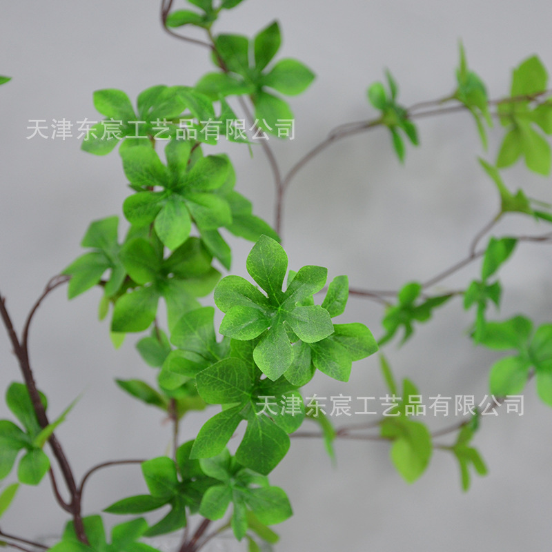 Simulated Japanese pendant leaves, Nordic single artificial flowers, home window decoration accessories, wedding hall floral art props, trees Application Scenario