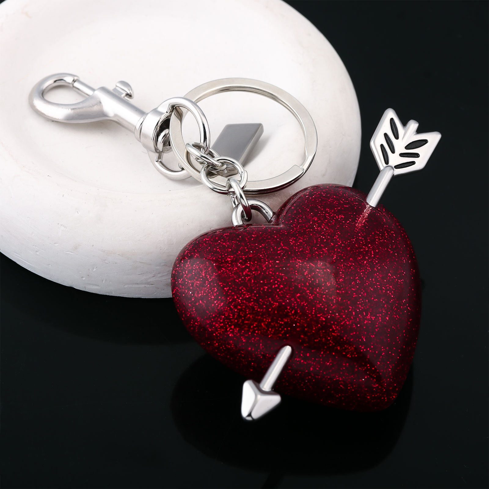 一箭穿心钥匙扣 跨境时尚一箭穿心包包挂件 女士轻奢爱心钥匙链细节图