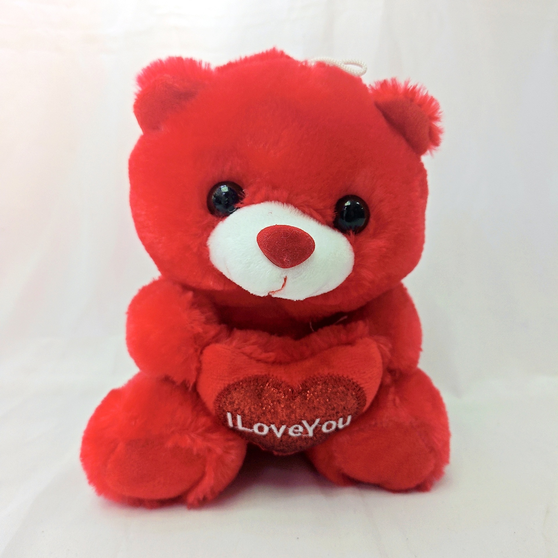 外贸批发可爱红色抱心小熊8寸公仔抱枕女生儿童生日礼物毛绒玩具