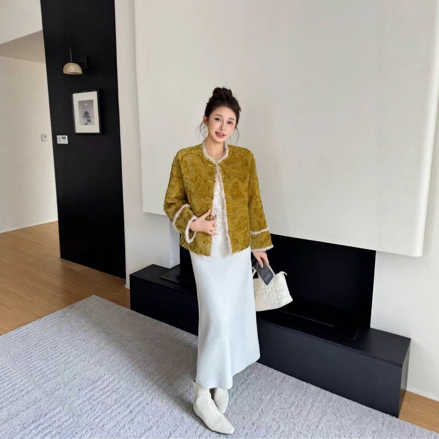 A new winter style Chinese-style cotton-padded jacket with a woolen design and a sense of Zhangzhou velvet jacquard for women details Picture