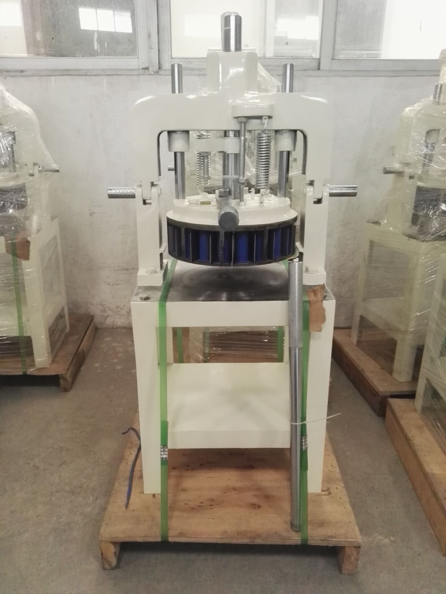 Manual dough sheeting machine, manual dough sheeting mechanical sheeting machine series Specification image