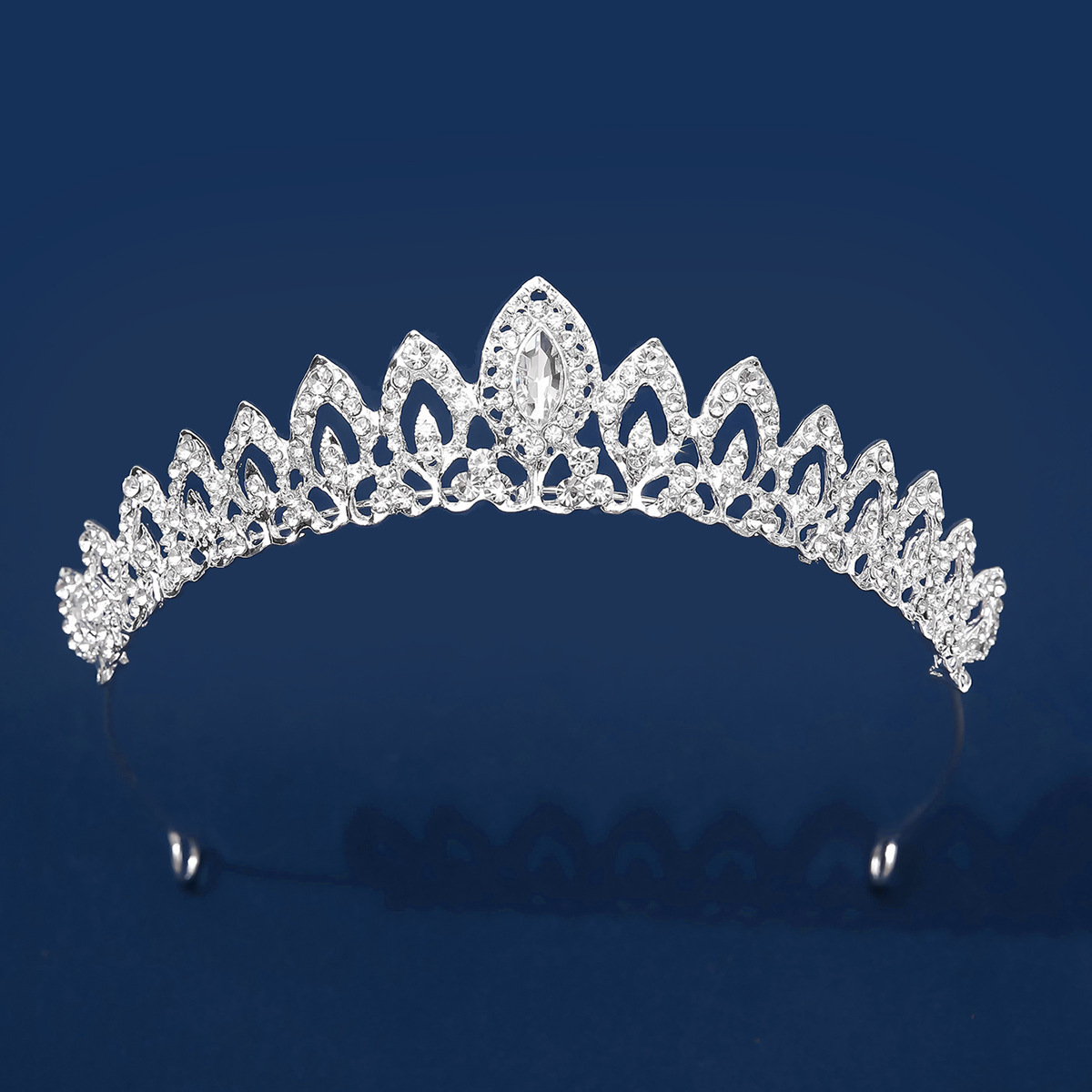 New bride accessories: alloy inlaid with rhinestones, bride's small crown, wedding accessories, headwear, hair crown, and crown details Picture